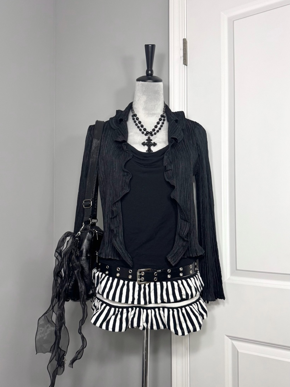Vintage Caelian Black Plisse Ruffle Cropped Cardigan